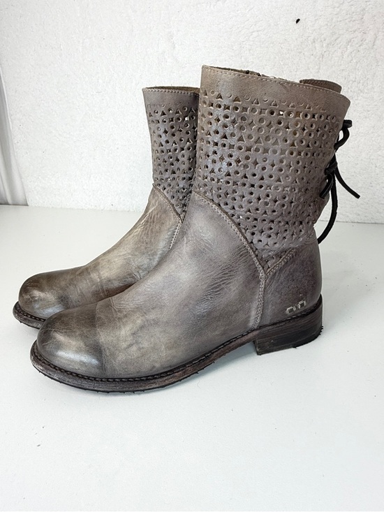 Bed Stu Shoes - Bed Stu Leather Ankle Boots Size 7 Gray Distressed Perforated Lace up in back